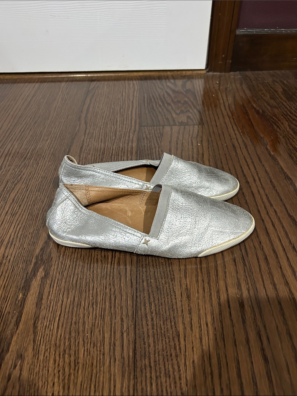 Frye Metallic Silver Slip-On Flats shoes sz 7.5
